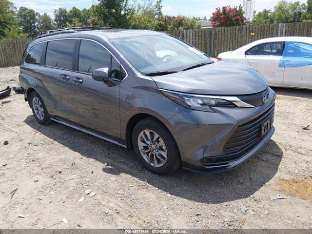 2025 TOYOTA SIENNA LE - 1