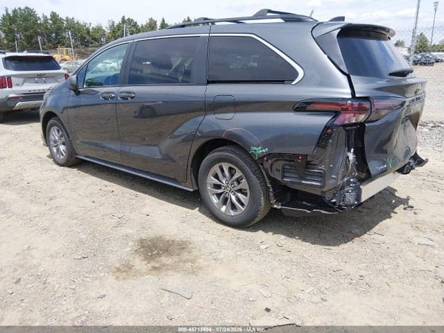 2025 TOYOTA SIENNA LE 3