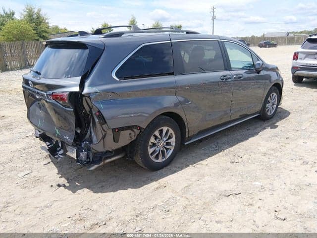 2025 TOYOTA SIENNA LE 4