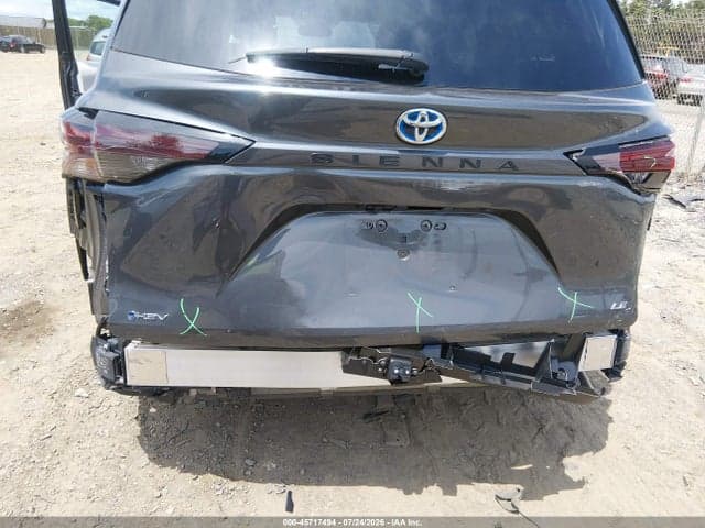 2025 TOYOTA SIENNA LE 6