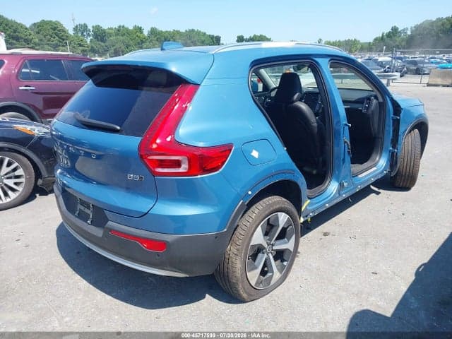 2025 VOLVO XC40 B5 PLUS BRIGHT THEME 4