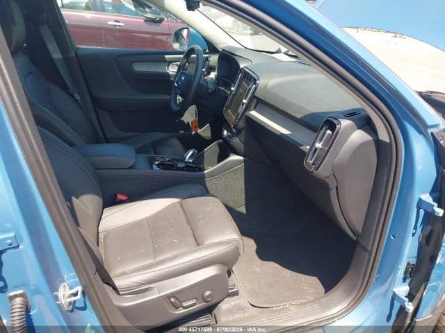 2025 VOLVO XC40 B5 PLUS BRIGHT THEME 5