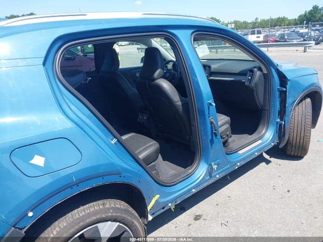 2025 VOLVO XC40 B5 PLUS BRIGHT THEME 6