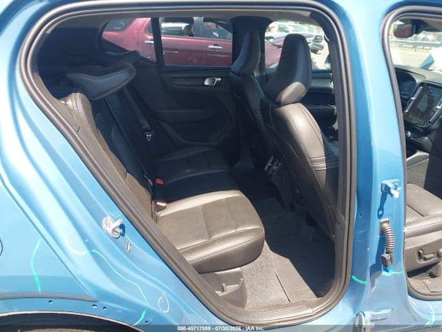 2025 VOLVO XC40 B5 PLUS BRIGHT THEME 8