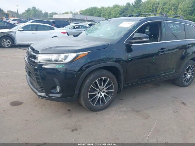 2017 TOYOTA HIGHLANDER SE 2