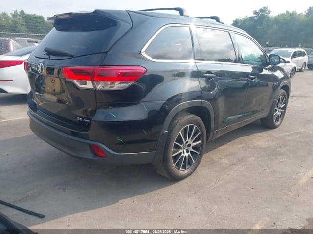 2017 TOYOTA HIGHLANDER SE 4