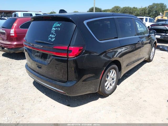 2027 CHRYSLER PACIFICA 4