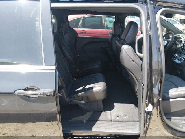2027 CHRYSLER PACIFICA 8