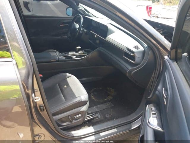 2024 TOYOTA CROWN LIMITED 5