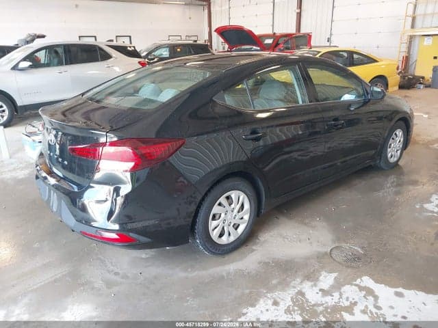 2019 HYUNDAI ELANTRA SE 4