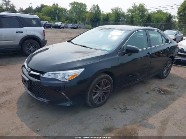 2017 TOYOTA CAMRY SE 2