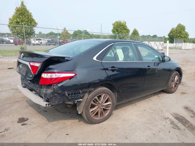 2017 TOYOTA CAMRY SE 4
