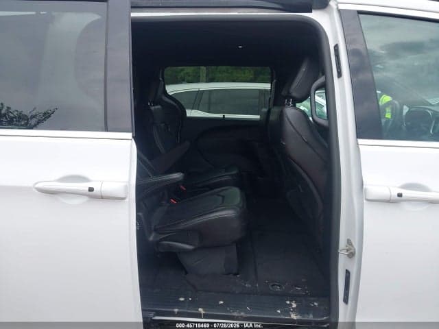 2025 CHRYSLER PACIFICA SELECT 8