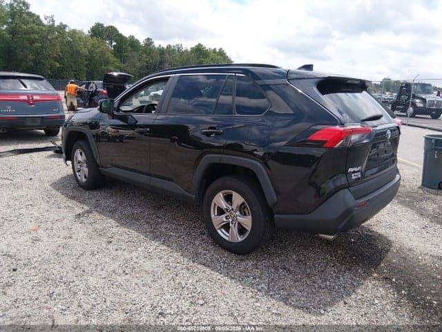 2023 TOYOTA RAV4 XLE 3