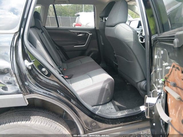 2023 TOYOTA RAV4 XLE 8
