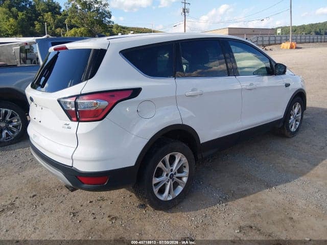 2017 FORD ESCAPE SE 4