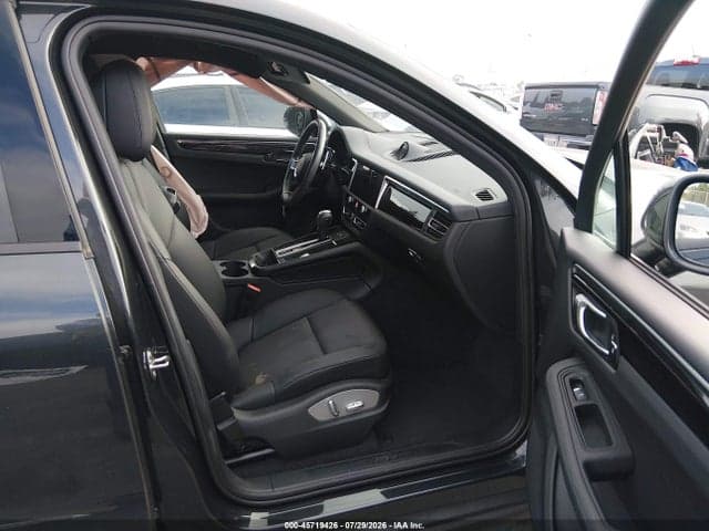 2024 PORSCHE MACAN T 5