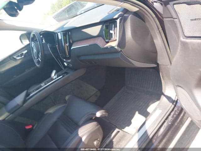 2023 VOLVO XC60 B6 ULTIMATE DARK THEME 5