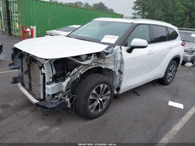 2022 TOYOTA HIGHLANDER XLE 2