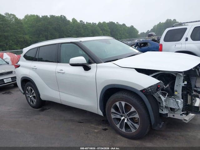 2022 TOYOTA HIGHLANDER XLE 14