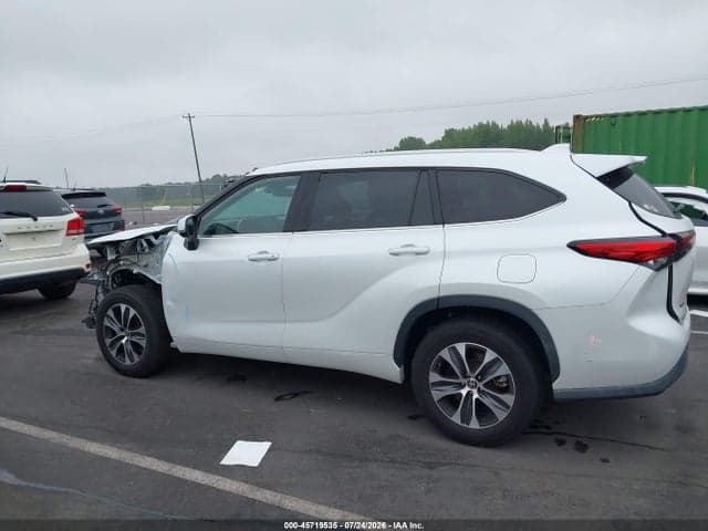 2022 TOYOTA HIGHLANDER XLE 15