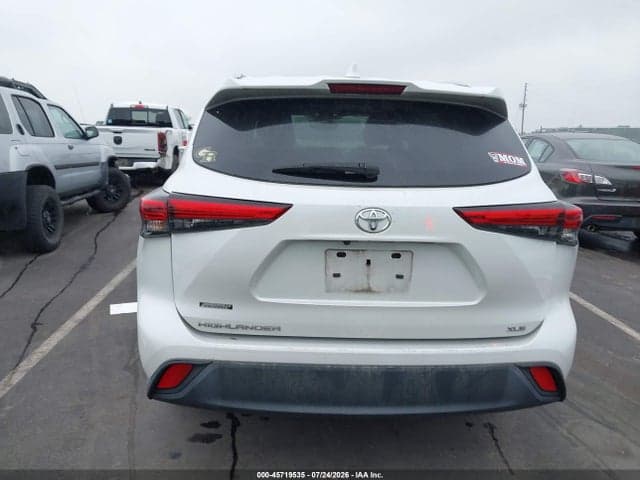 2022 TOYOTA HIGHLANDER XLE 17