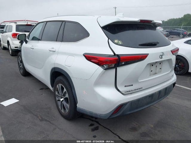 2022 TOYOTA HIGHLANDER XLE 3