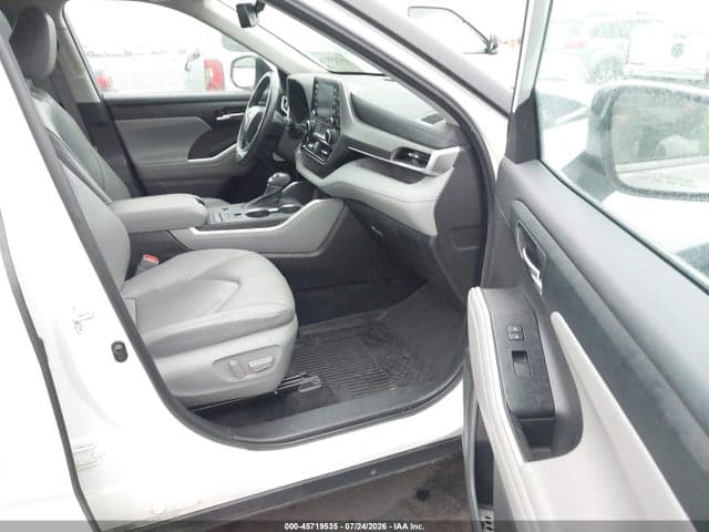2022 TOYOTA HIGHLANDER XLE 5