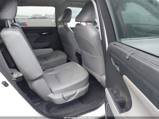 2022 TOYOTA HIGHLANDER XLE 8