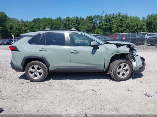 2021 TOYOTA RAV4 XLE 13