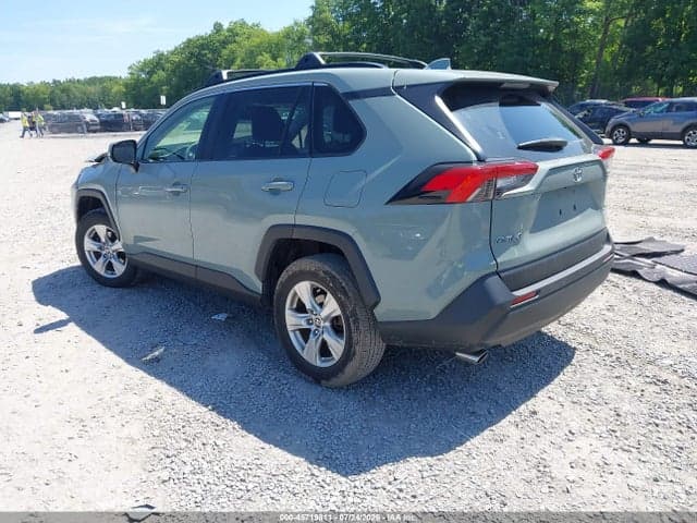 2021 TOYOTA RAV4 XLE 3