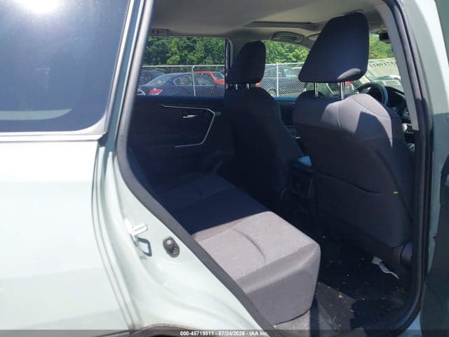 2021 TOYOTA RAV4 XLE 8