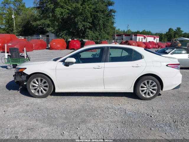 2018 TOYOTA CAMRY LE 14