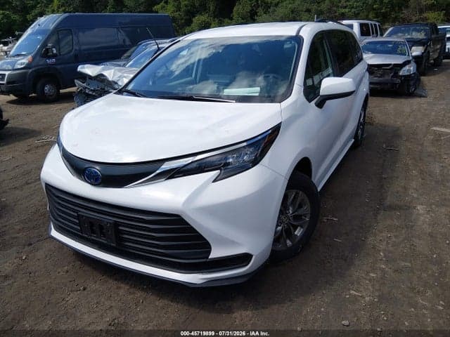 2024 TOYOTA SIENNA LE 2