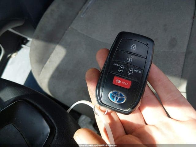 2024 TOYOTA SIENNA LE 11