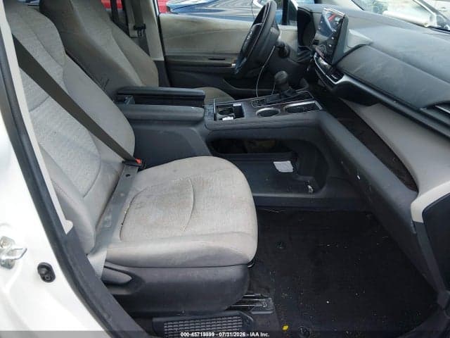 2024 TOYOTA SIENNA LE 5