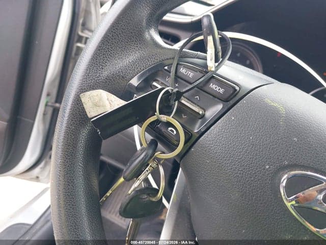 2019 HYUNDAI ELANTRA SE 11