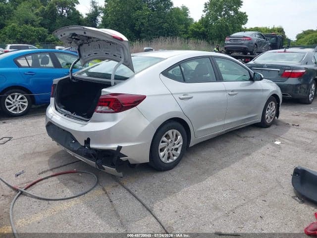 2019 HYUNDAI ELANTRA SE 4