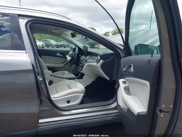 2020 MERCEDES-BENZ GLA 250 5