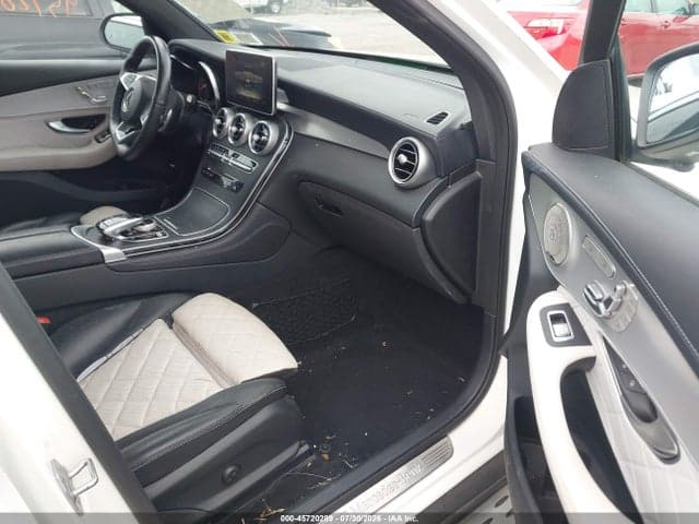 2017 MERCEDES-BENZ GLC 300 4MATIC 5