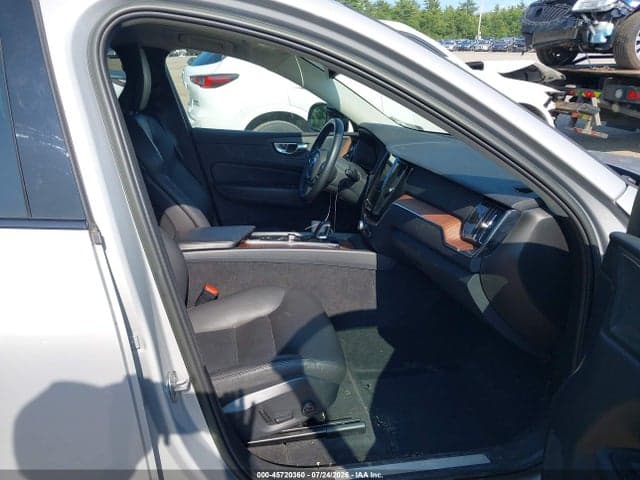 2023 VOLVO XC60 B5 PLUS DARK THEME 5