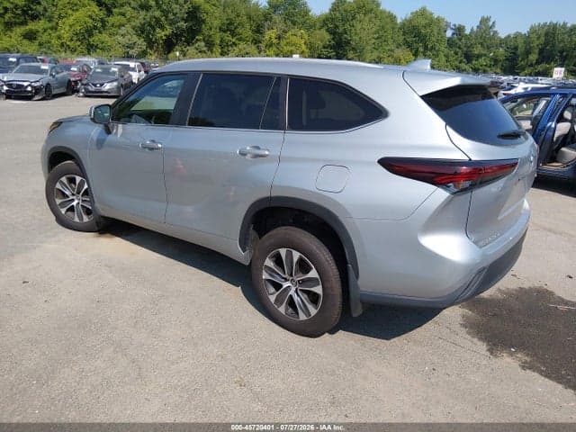 2025 TOYOTA HIGHLANDER XLE 3