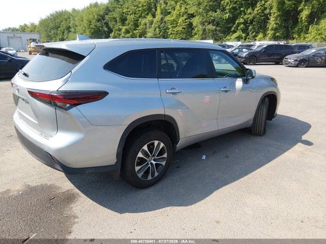 2025 TOYOTA HIGHLANDER XLE 4