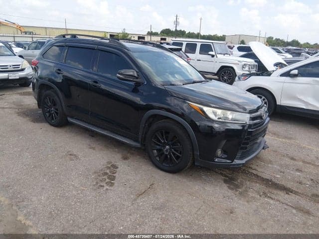 2017 TOYOTA HIGHLANDER SE 1
