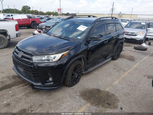 2017 TOYOTA HIGHLANDER SE 2
