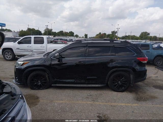 2017 TOYOTA HIGHLANDER SE 14