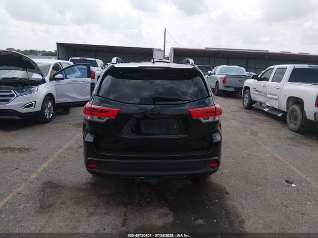 2017 TOYOTA HIGHLANDER SE 16