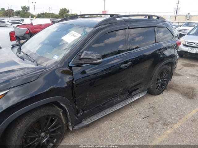2017 TOYOTA HIGHLANDER SE 6