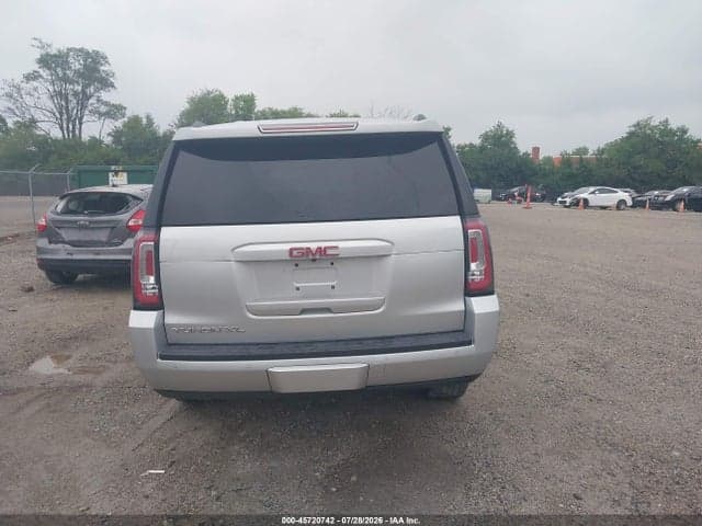 2017 GMC YUKON XL SLT 17