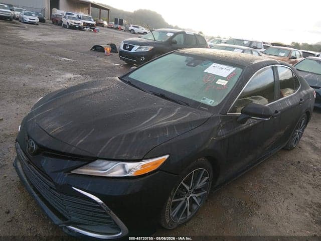 2021 TOYOTA CAMRY XLE AWD 2